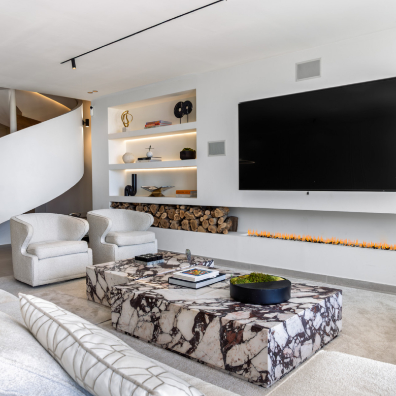 Elegant Renovated Townhouse on Frontline La Quinta Golf with Spectacular Views