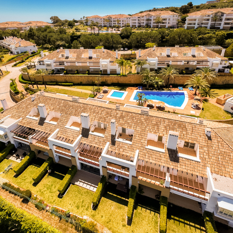 Elegantní severní východ čelí, tři ložnice městského domu se nachází v La Cala Golf, Mijas