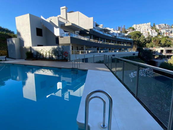Elegantní tři ložnice, byt se nachází v uzavřené komunitě La Quinta Golf, Benahavis