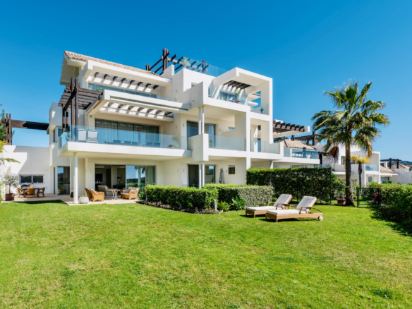 Exceptional 3-Bed Duplex with Private Garden and Panoramic Views