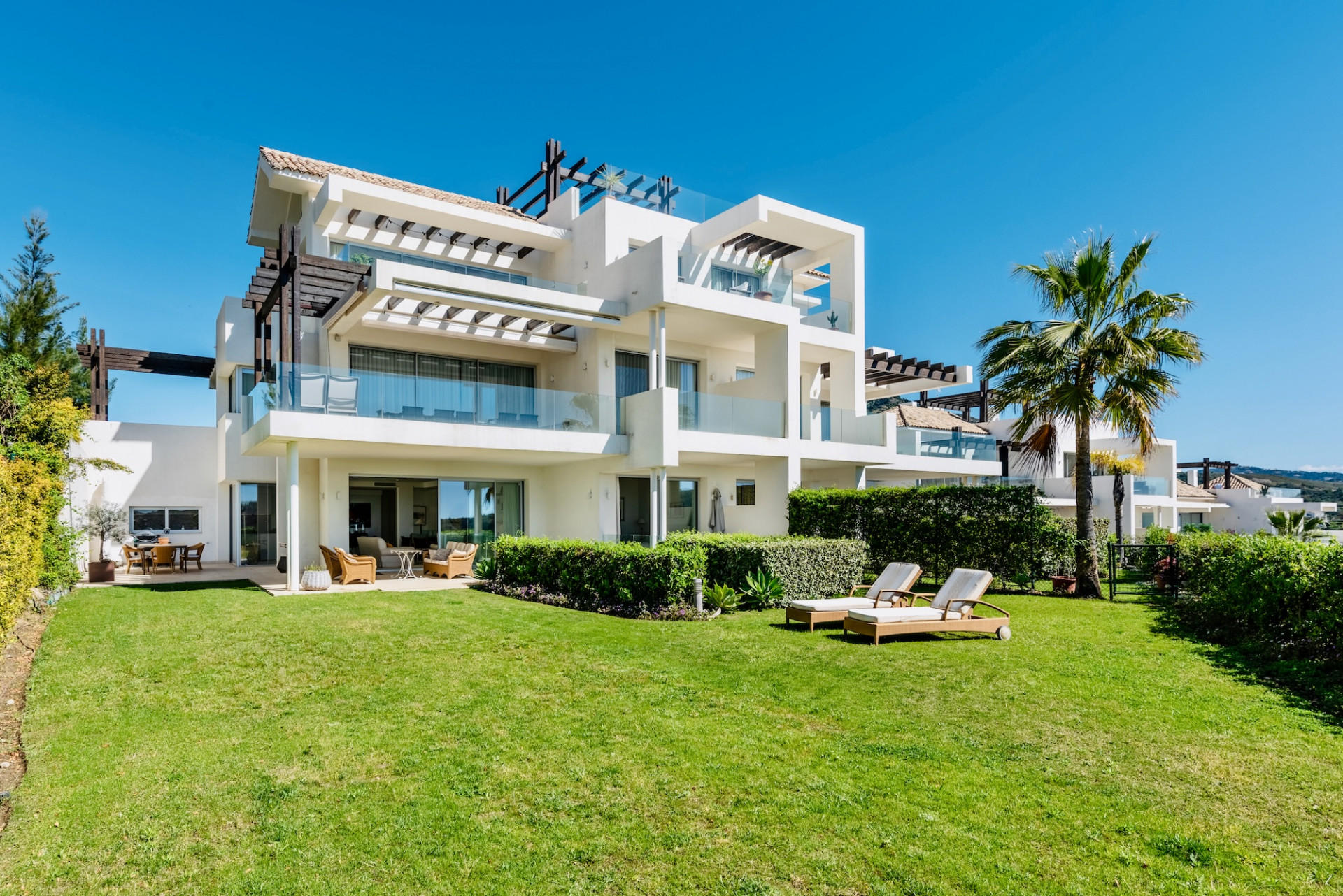 Exceptional 3 Bed Duplex with Private Garden and Panoramic Views