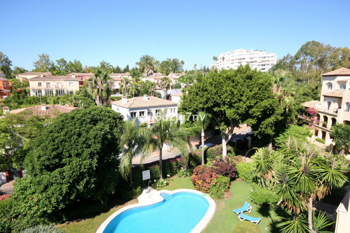Exceptional Art Deco Duplex Penthouse in Front-Line Golf Location – Guadalmina Alta, Marbella