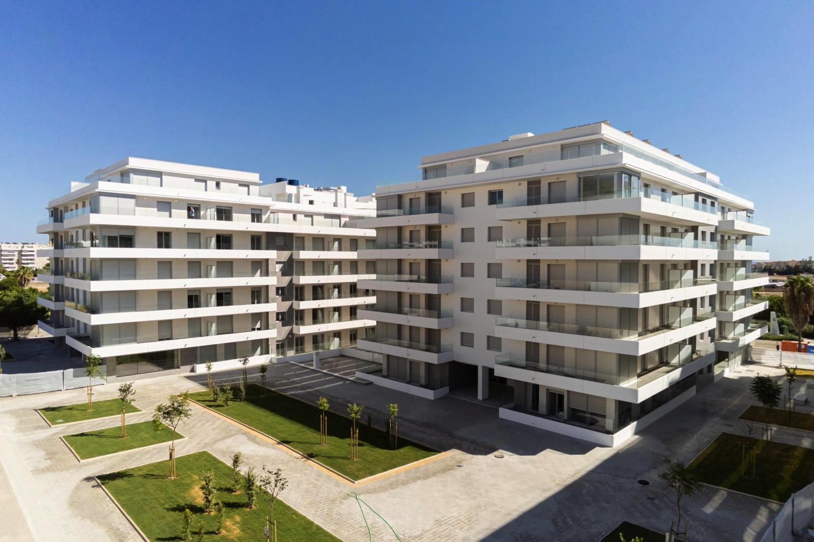 Exclusive Apartment with Infinity Salt Pool Gym and Gourmet Lobby in Jardines de Guadaiza