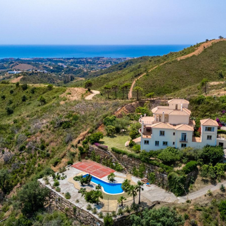 Exclusive luxury villa for sale in Estepona recently reduced from €2,500,000 to €2,300,000 – Exceptional Buying Opportunity.