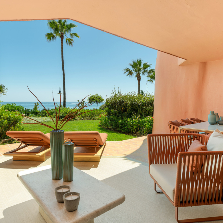 Exklusive Erdgeschosswohnung direkt am Strand in Menara Beach, Estepona