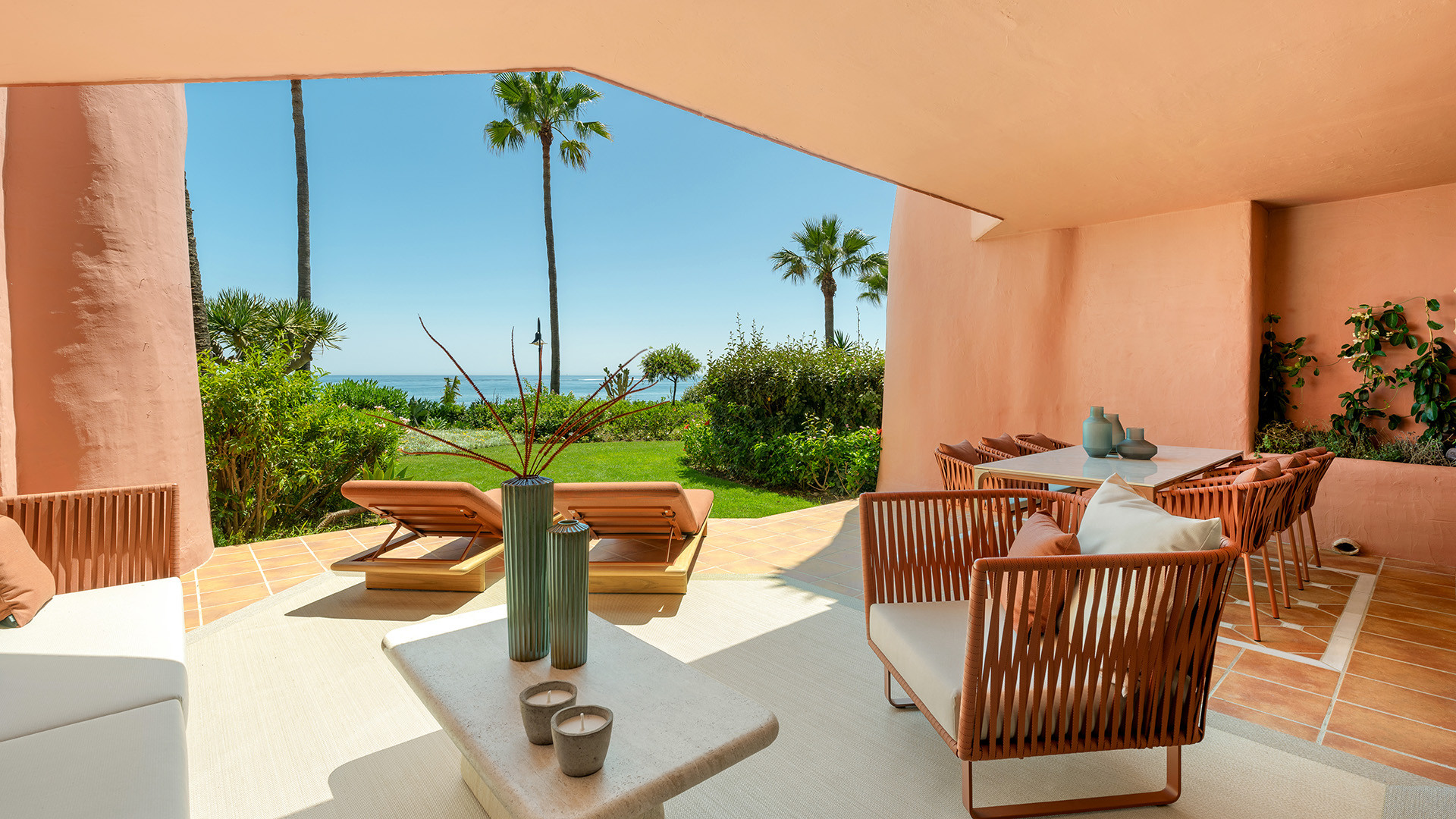 Exklusive Erdgeschosswohnung direkt am Strand in Menara Beach, Estepona