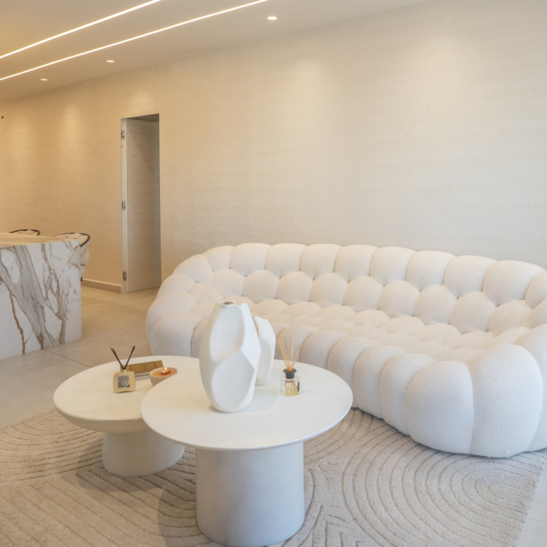 Exklusive Luxuswohnung mit Großzügiger Terrasse und Smart-Home-System