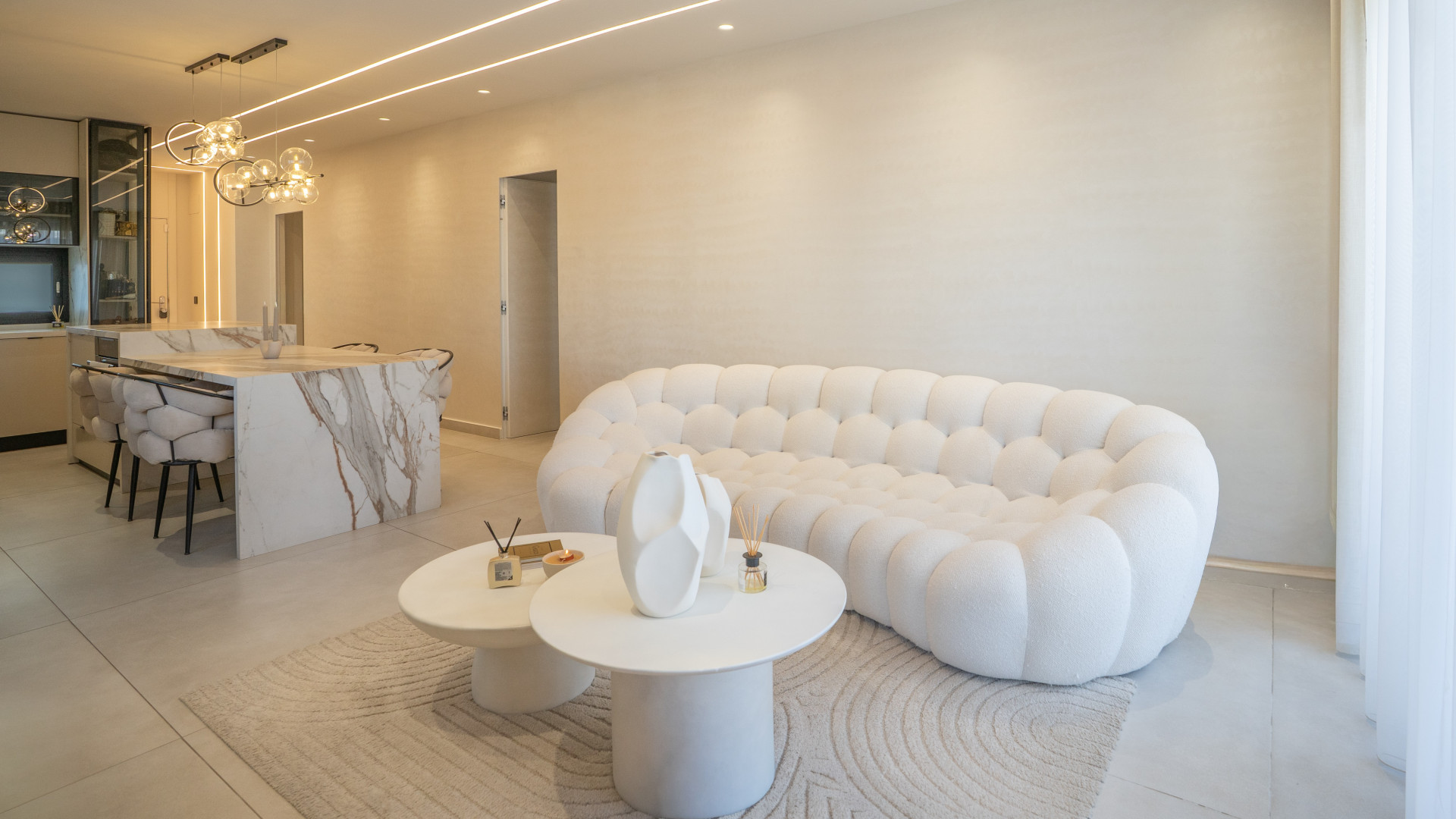 Exklusive Luxuswohnung mit Großzügiger Terrasse und Smart-Home-System