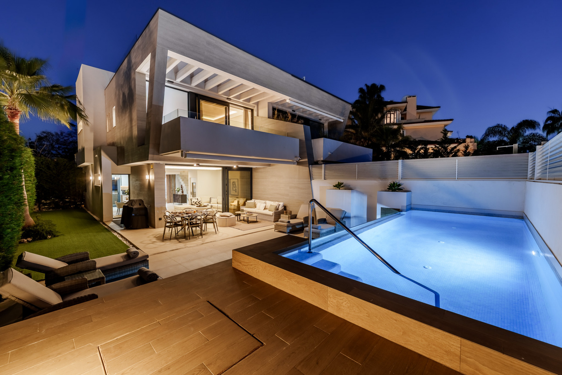 Exklusive moderne Villa am Strand