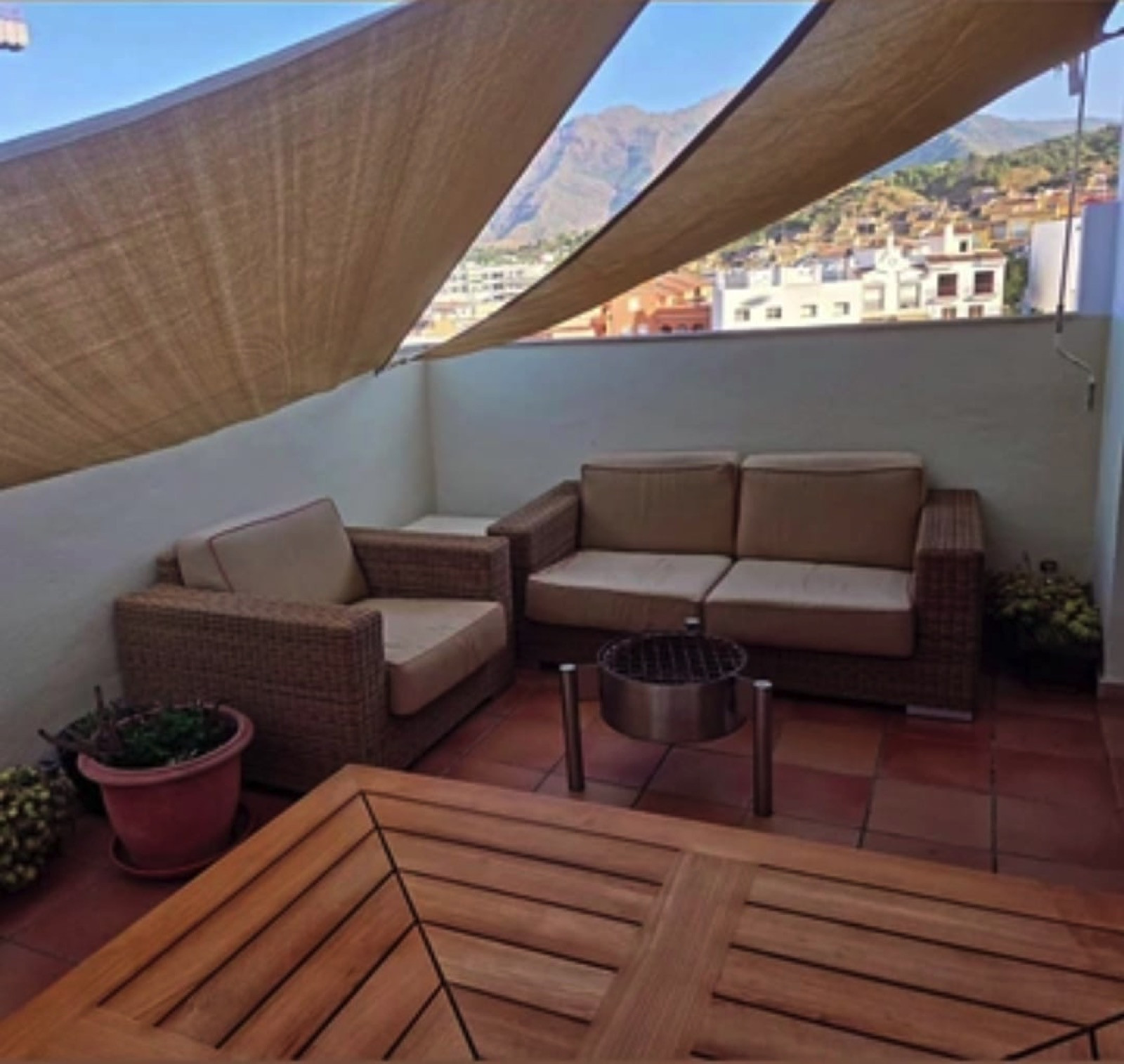 Exquisite semi-detached chalet in the sought-after Calvario