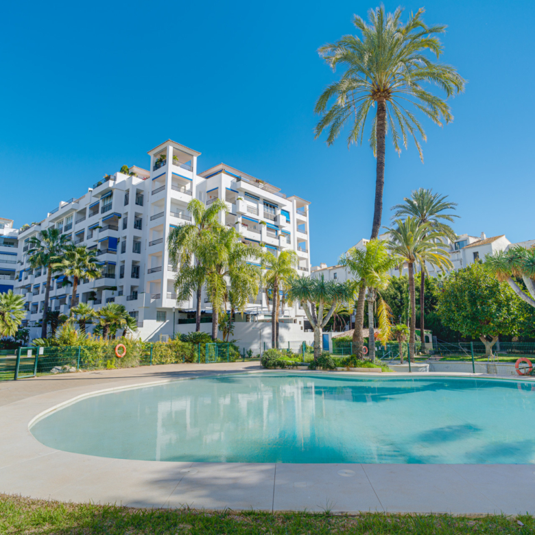 Fantastický čtyřpokojový duplexní byt, umístěný v prestižním Puerto Banús, Marbella