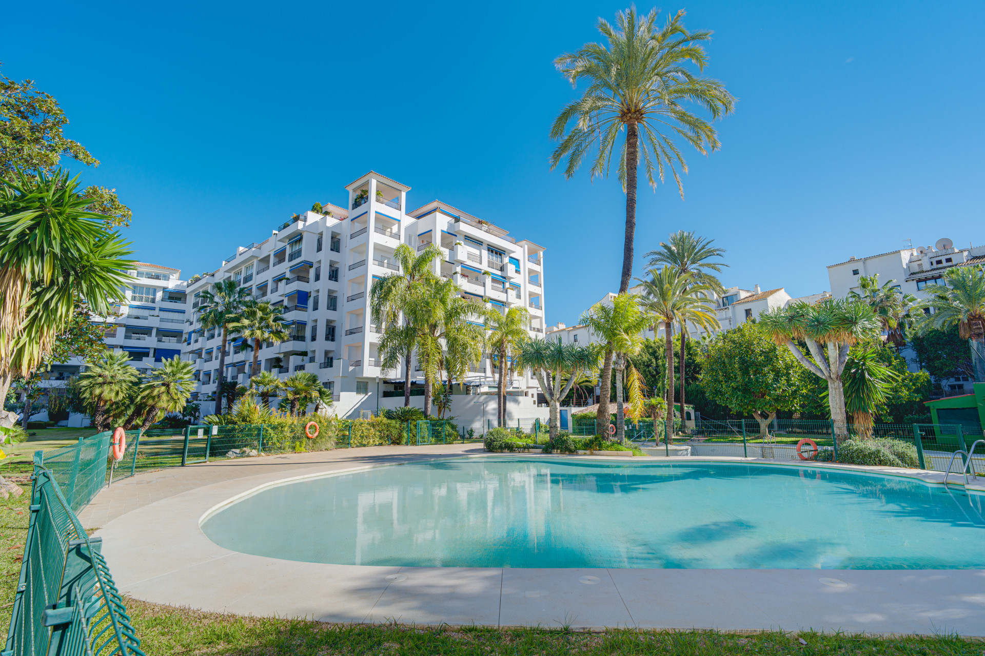 Fantastický čtyřpokojový duplexní byt, umístěný v prestižním Puerto Banús, Marbella