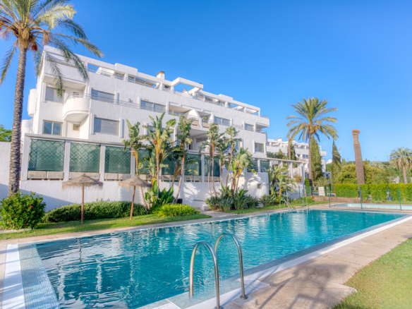 Fantastický východ-orientující duplexní byt s solárium a ohromující výhled na západ slunce v La Cala Golf Resort, Mijas Costa