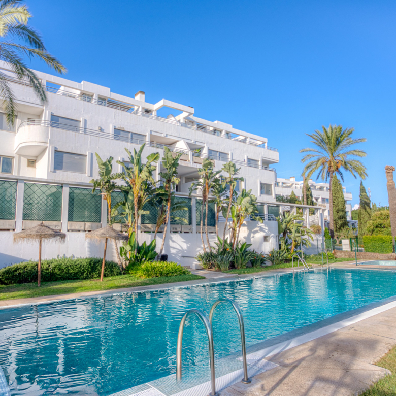 Fantastický východ-orientující duplexní byt s solárium a ohromující výhled na západ slunce v La Cala Golf Resort, Mijas Costa