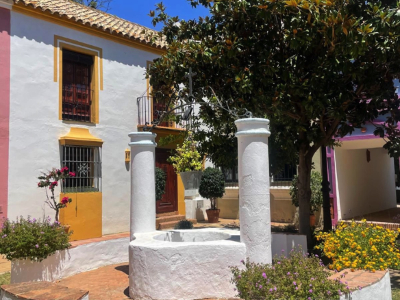 Fully Furnished Turnkey Renovated Townhouse