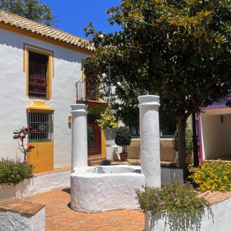 Fully Furnished Turnkey Renovated Townhouse