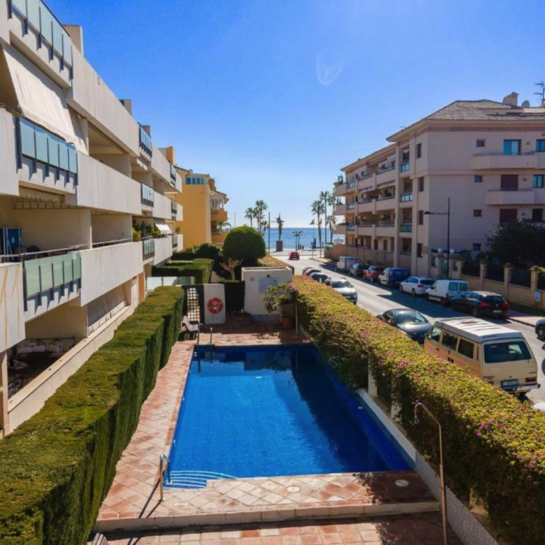 Fully Renovated Modern Apartment in Urbanización Las Petunias