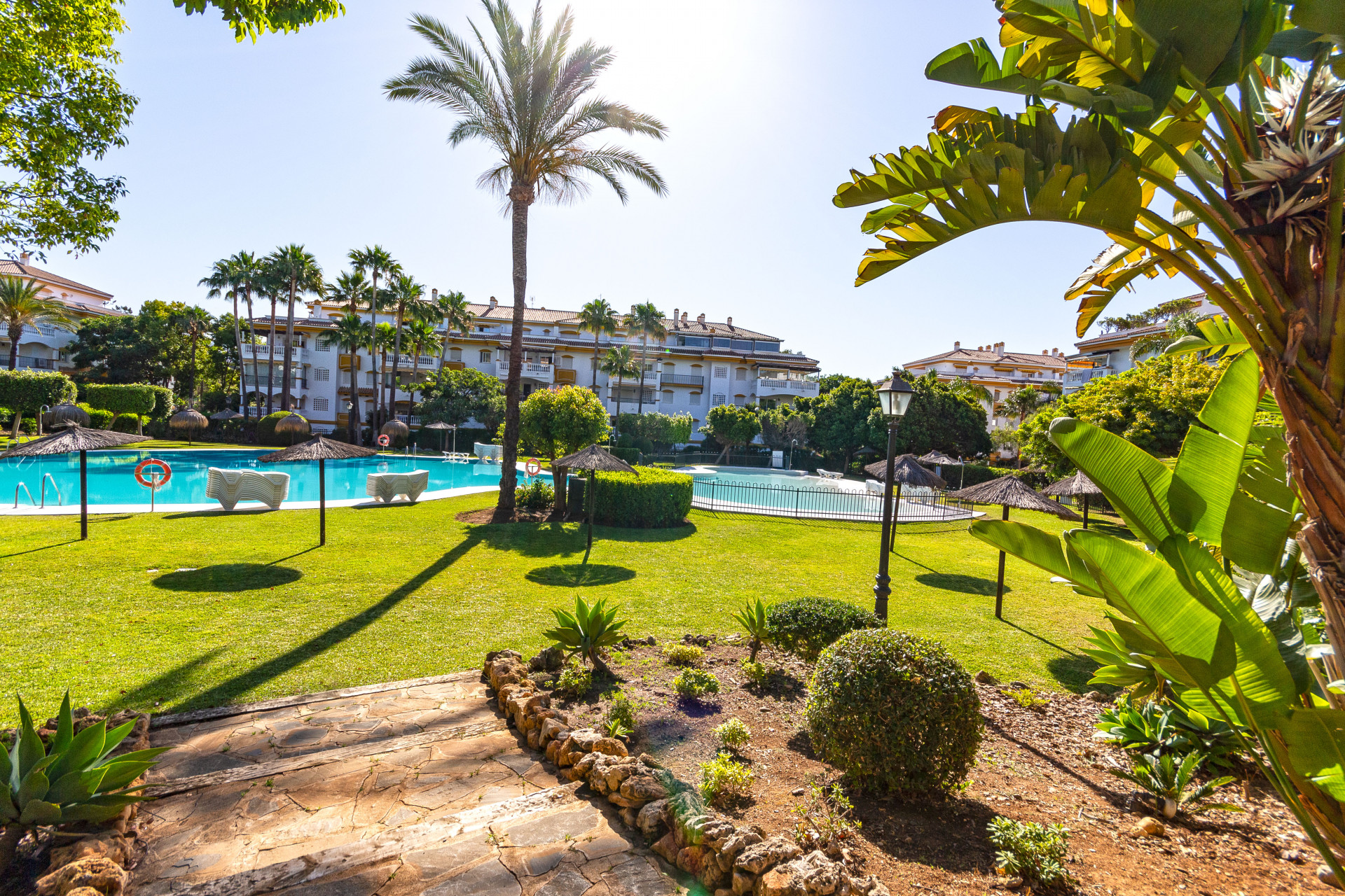 Ground floor flat for amp rent with private garden Dama de Noche