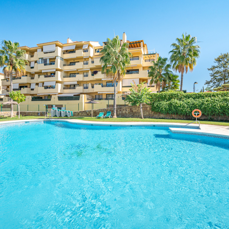Immaculate Ground Floor Apartment with Expansive Terrace in Las Joyas, Estepona East