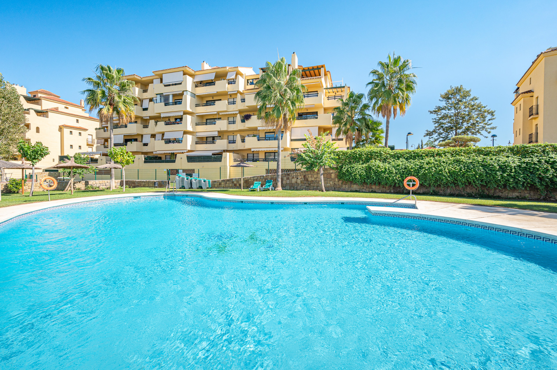 Immaculate Ground Floor Apartment with Expansive Terrace in Las Joyas Estepona East