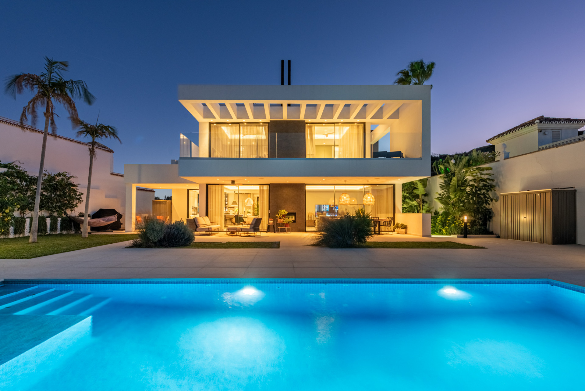 KONTEMPORARE LUXURY VILLA MIT PANORAMIC VIEWS – BUILT 2024