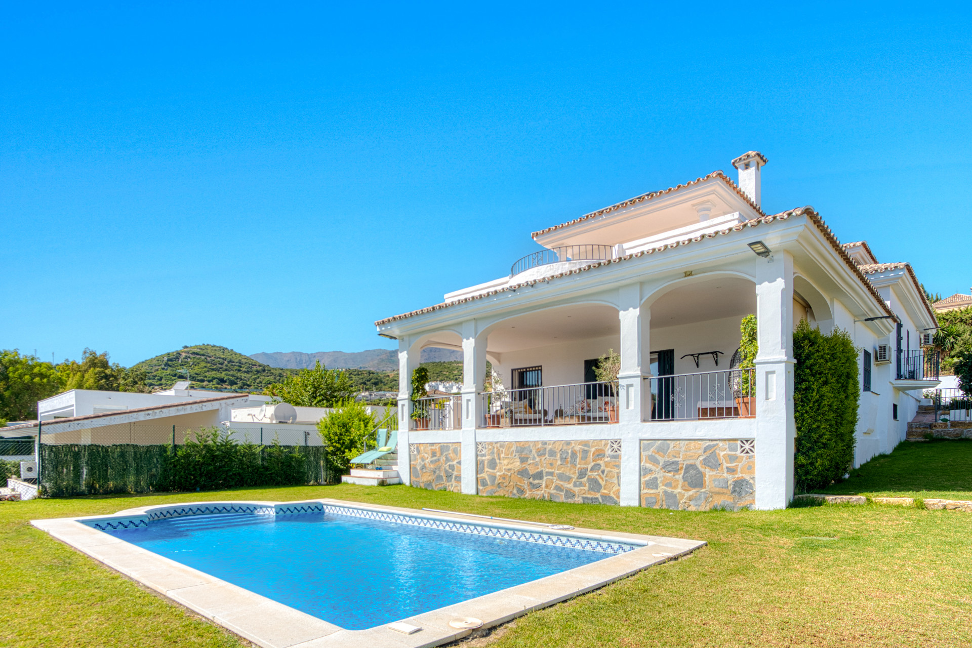 Krasna pet loznice jihozapadne Facing Villa s Golf Views v Valle Romano Estepona