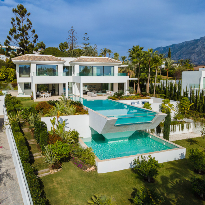 LUXURIOUS 6 BEDROOM CONTEMPORARY VILLA IN NUEVA ANDALUCIA