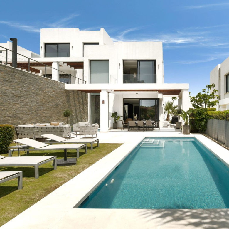 Located in Marbella East’s sought-after Cabopino area—famous for its marina, sandy beaches, and top golf courses—this property offers a perfect blend of relaxed coastal living and upscale convenience.