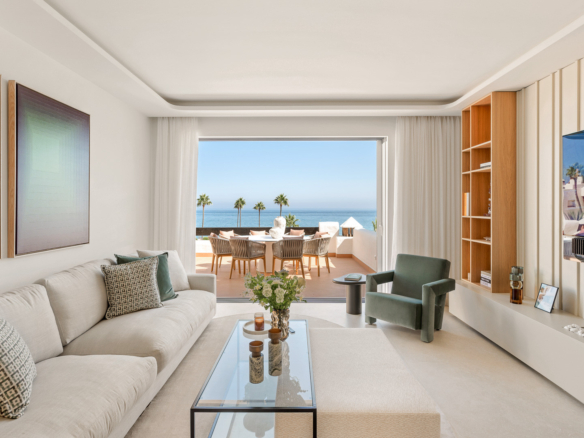 Luxuriöses Penthouse direkt am Strand in Bahía del Velerín, Estepona