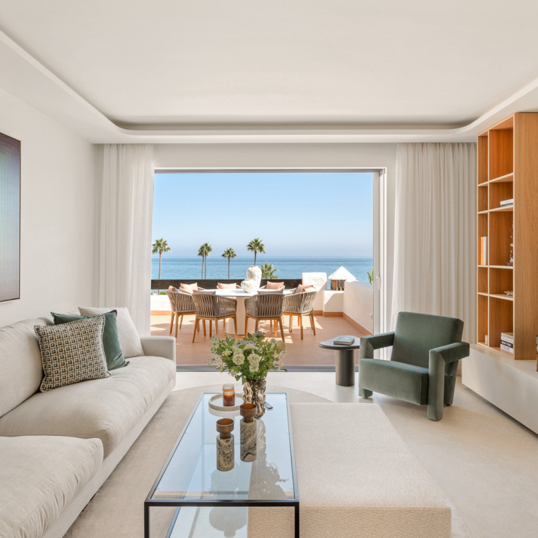 Luxuriöses Penthouse direkt am Strand in Bahía del Velerín, Estepona