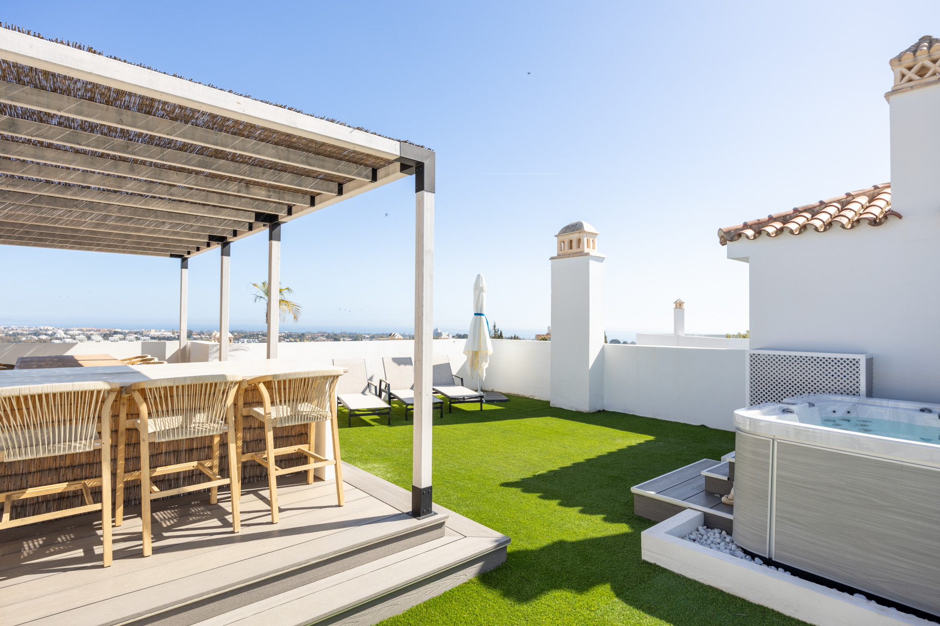 Luxury 3 Bedroom Penthouse with Panoramic Sea Views in El Paraiso