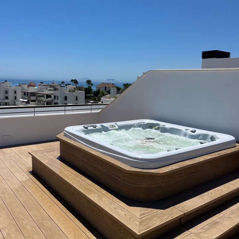 Luxury Penthouse with Rooftop Jacuzzi & Panoramic Sea Views – 115 m² Terraces | Estepona