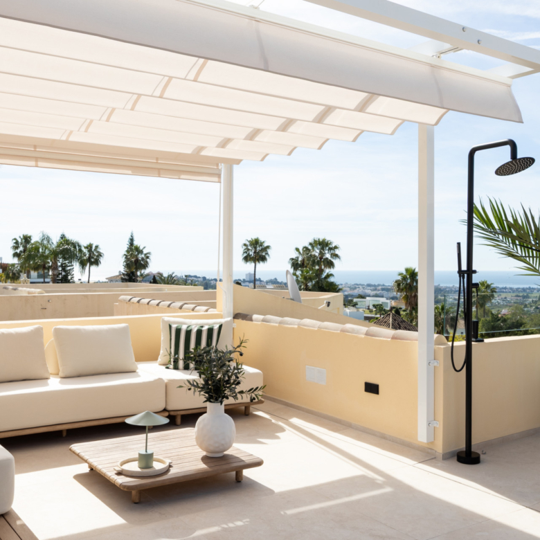 Luxury Townhouse in El Herrojo, Benahavís with 4 bedrooms