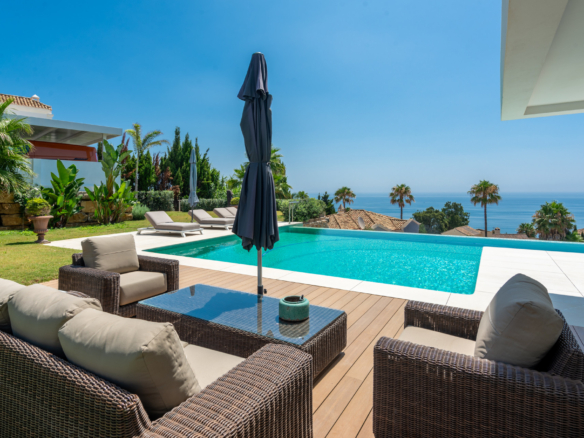 Luxury Villa with Panoramic Sea Views in La Paloma, Manilva