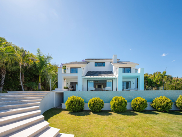Luxusvilla in erster Golflinie in Los Flamingos mit Panoramablick auf das Meer.