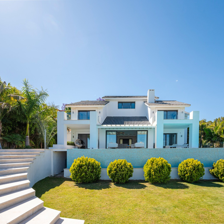 Luxusvilla in erster Golflinie in Los Flamingos mit Panoramablick auf das Meer.