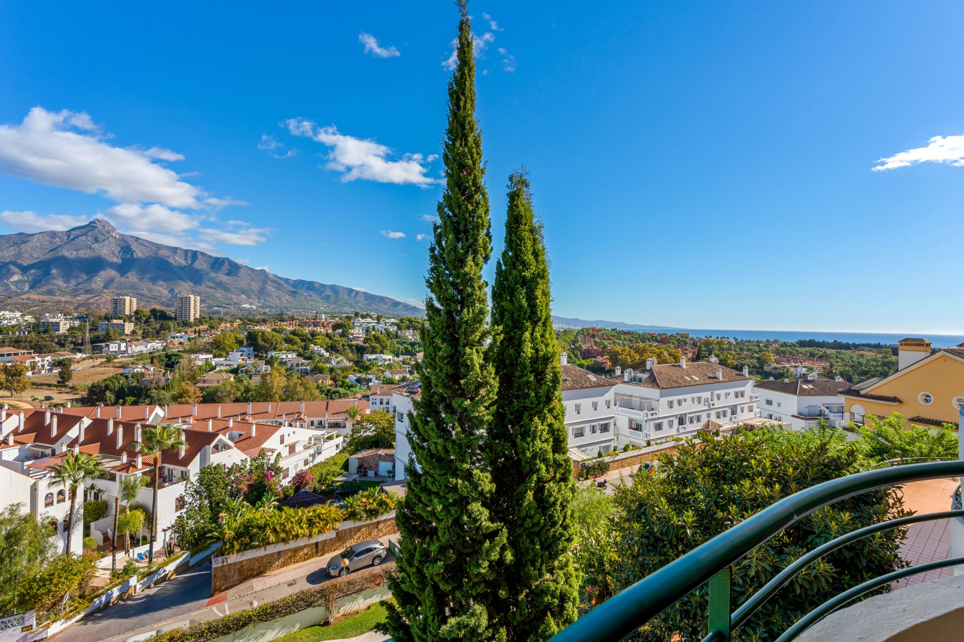 Modern 2 Bedroom Apartment with Panoramic Views in Senorio de Aloha Nueva Andalucia