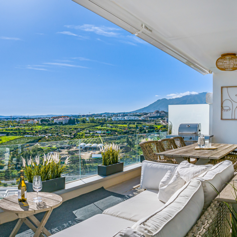 Modern 3-Bed Apartment in Oceana Views, Cancelada