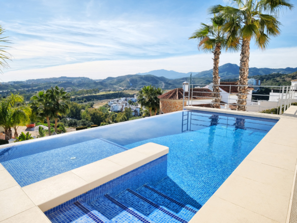 Modern 4-Bedroom Villa with Sea & Mountain Views, Benahavís