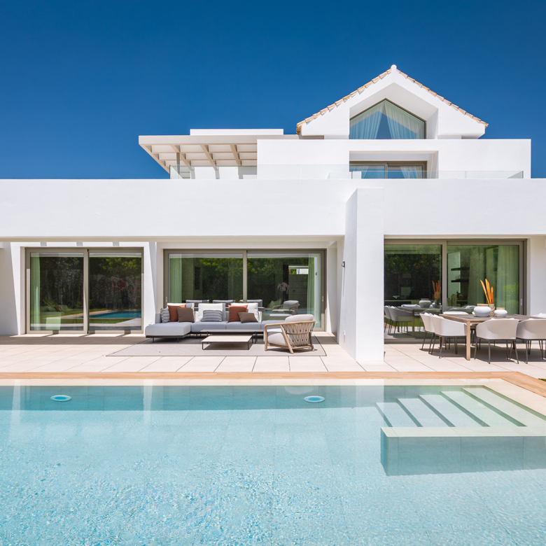 Modern 5-Bedroom Villa for Sale in El Paraíso, New Golden Mile, Marbella