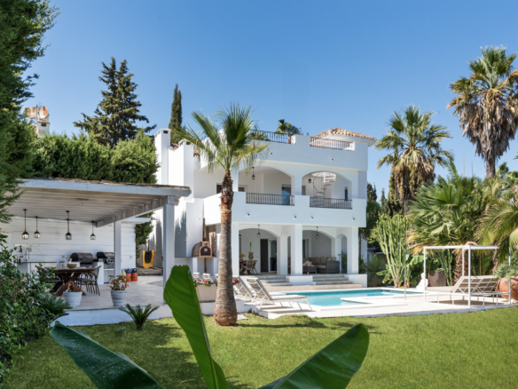 Modern Nueva Andalucía Villa