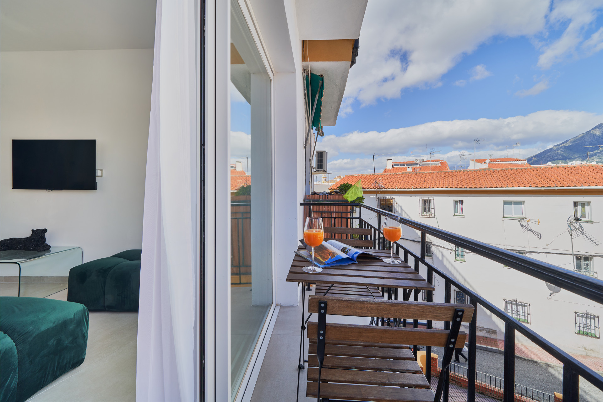 Modern and Spacious Apartment for Sale in a Prestigious Area of Marbella – Steps from the Beach