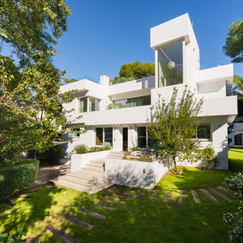 Moderne Luxus in Lower Nueva Andalucía – Eine Must-See Villa!
