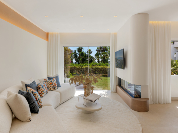 Moderne Strandwohnung in Costalita, Estepona