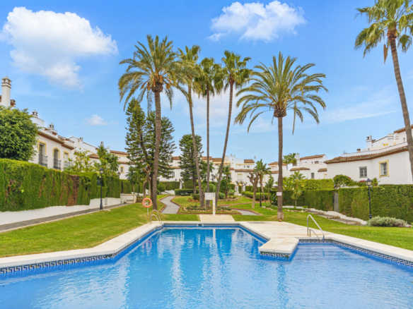 Nádherné tři ložnice dům s výhledem na moře, se nachází v Bel Air, Estepona.