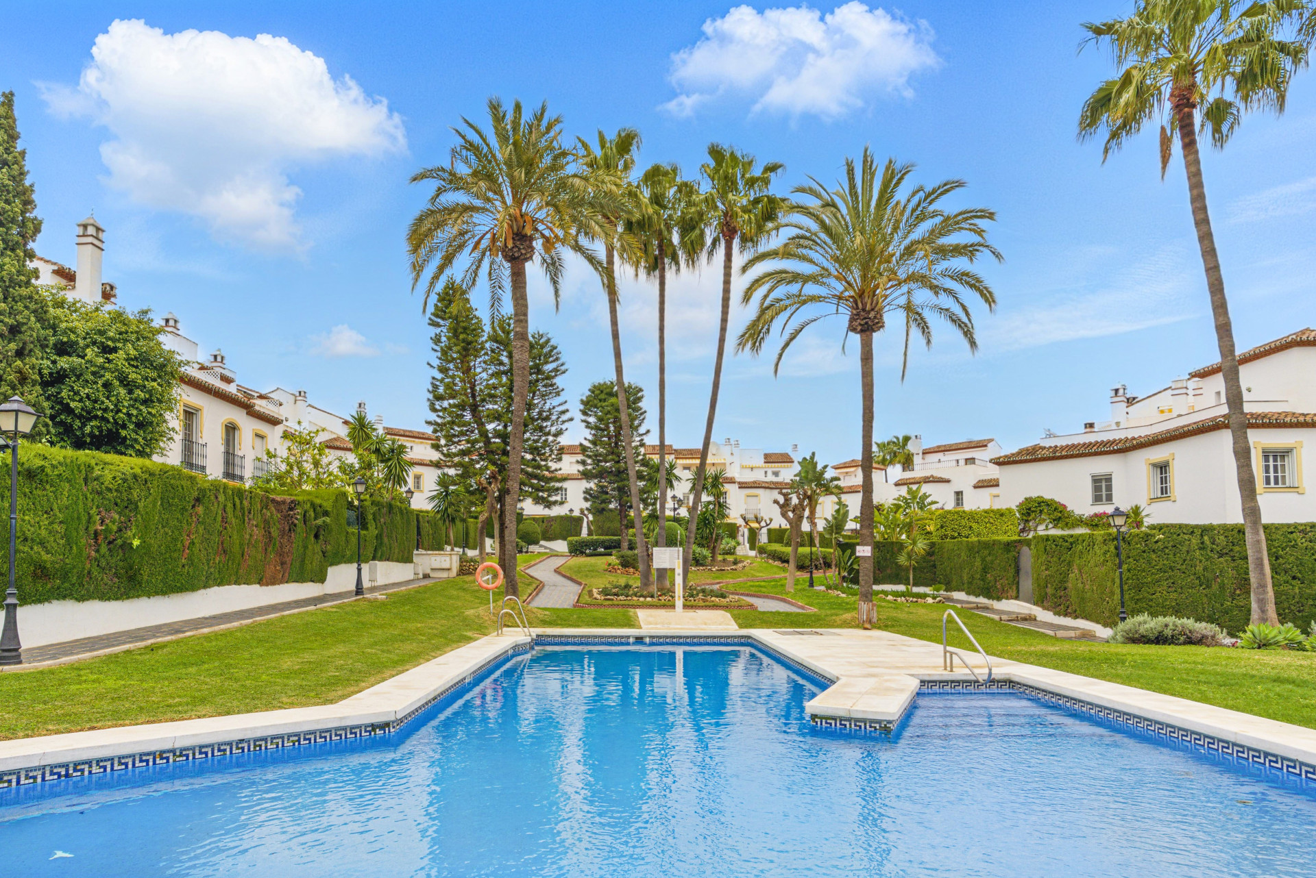 Nádherné tři ložnice dům s výhledem na moře, se nachází v Bel Air, Estepona.