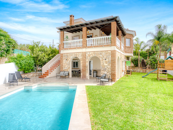 Nedávno reformovaný, ohromující šest ložnic vila v Mijas, s vlastním bazénem