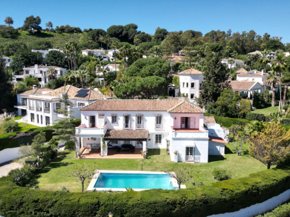 New to the market, Exclusivity:  Detached Villa for Sale in Nueva Andalucía, Marbella – Prime Location with Sea Views.