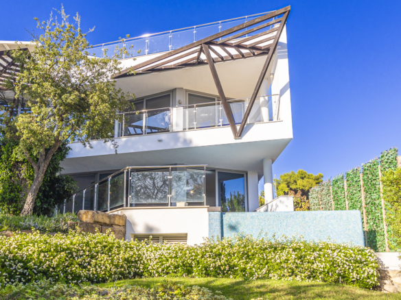 One of the finest properties in the exclusive Meisho Hills residential complex, in Sierra Blanca.