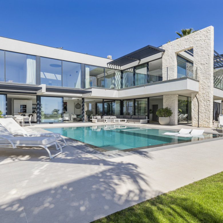 Panoramic Golf & Sea View Villa in Benahavís